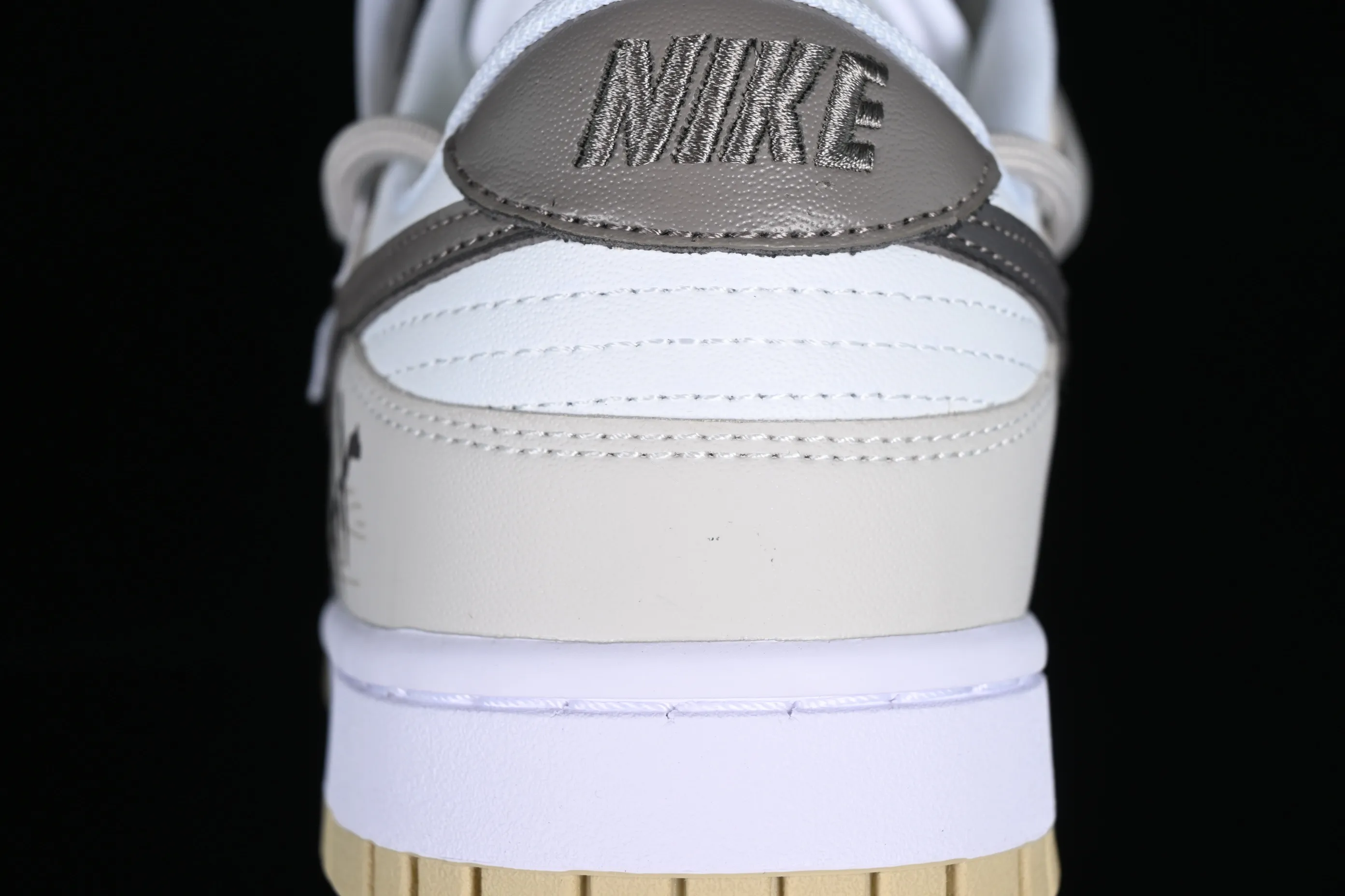 All Categories Nk SB Dunk Series Nk SB Dunk Low Low-top sneakers Customized large box Nk Dunk Low "Team Gold" Official custom-crack SB strapped low-top casual sneakers DV0833-100
